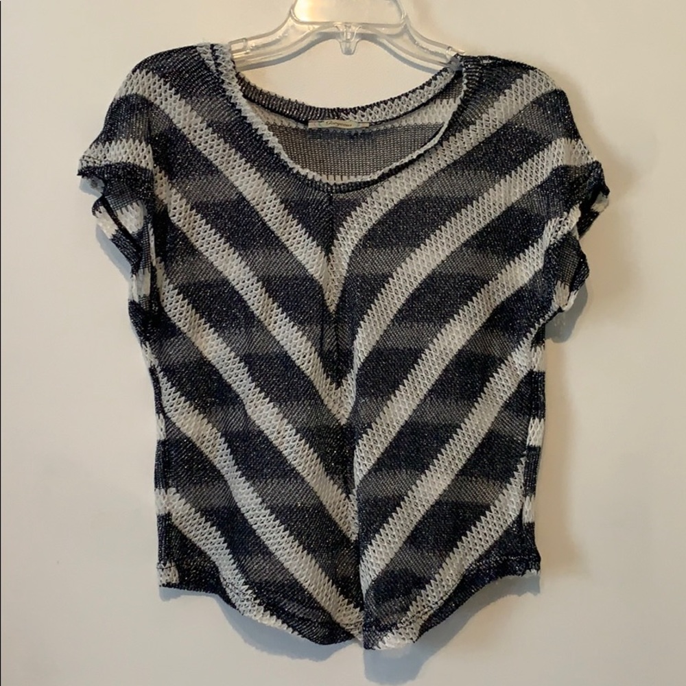 V patterned shirt